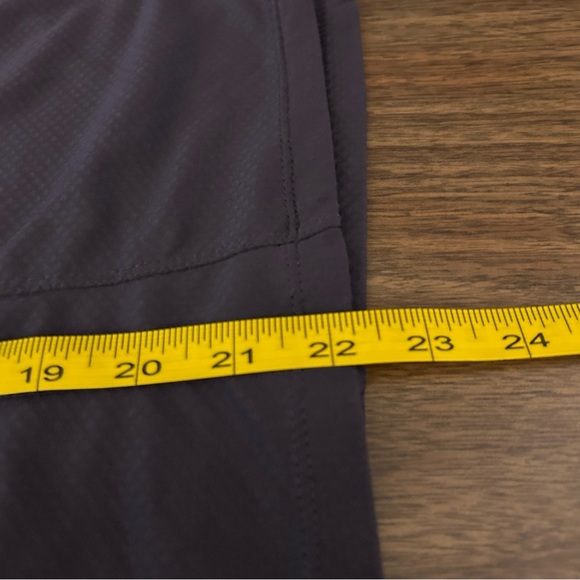 Nike Black and White Athletic Top with Gold Trim Women’s Size M - Picture 8 of 8